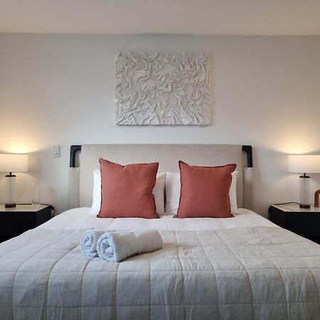 Cloud Nine Elegant Escape Awaits Apartment Christchurch Ngoại thất bức ảnh