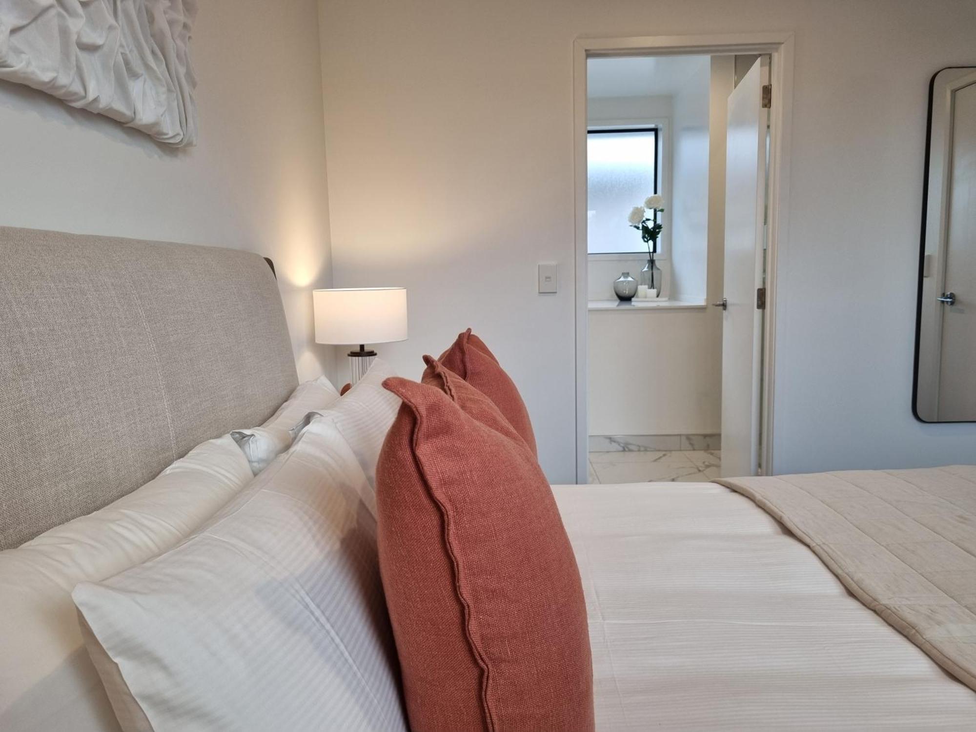 Cloud Nine Elegant Escape Awaits Apartment Christchurch Ngoại thất bức ảnh