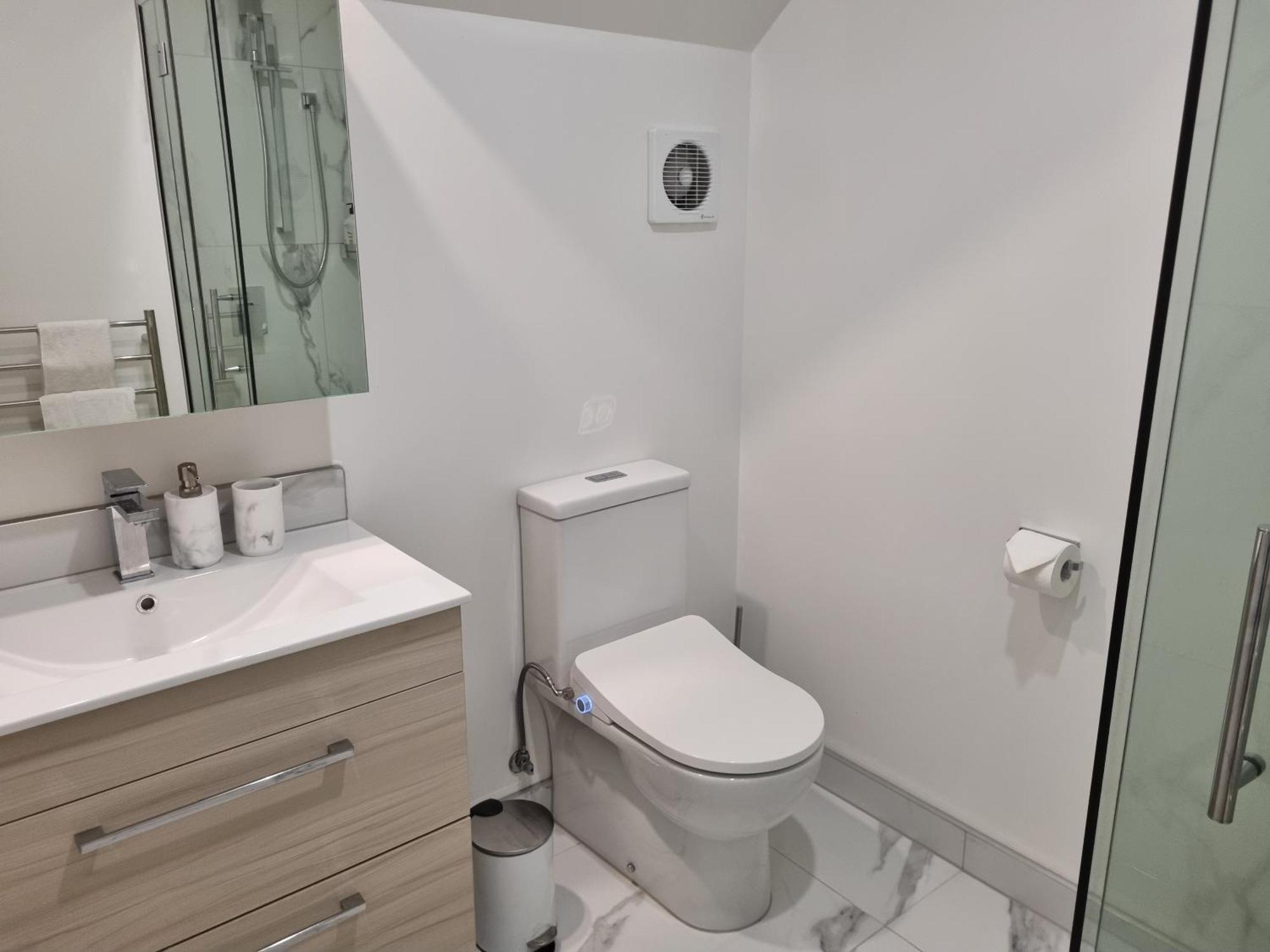 Cloud Nine Elegant Escape Awaits Apartment Christchurch Ngoại thất bức ảnh