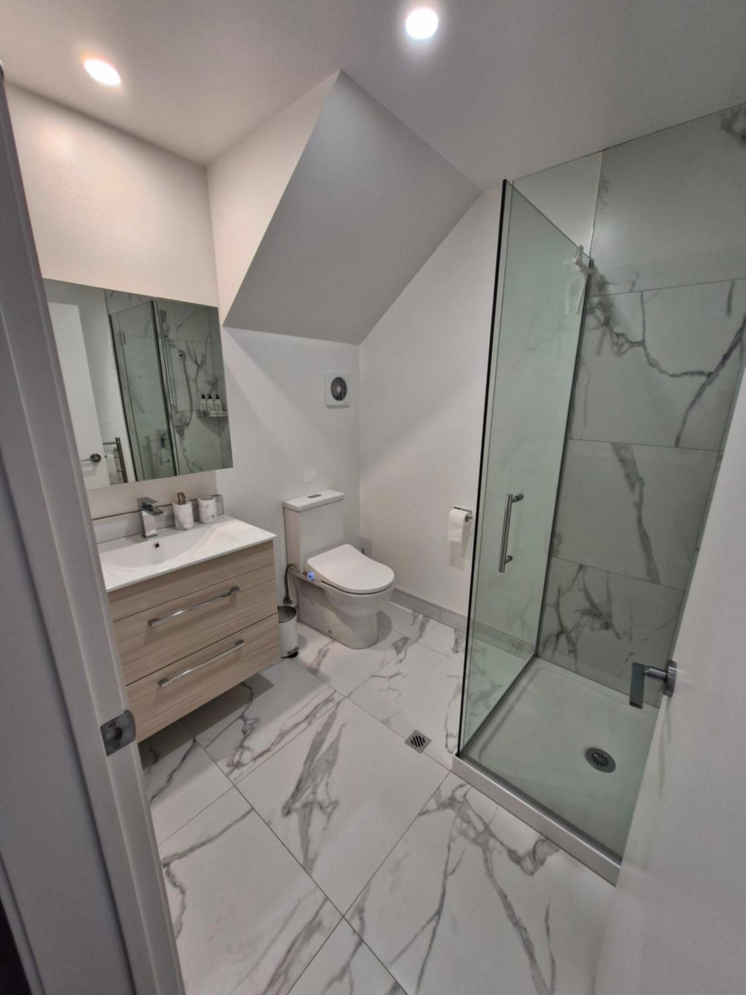 Cloud Nine Elegant Escape Awaits Apartment Christchurch Ngoại thất bức ảnh