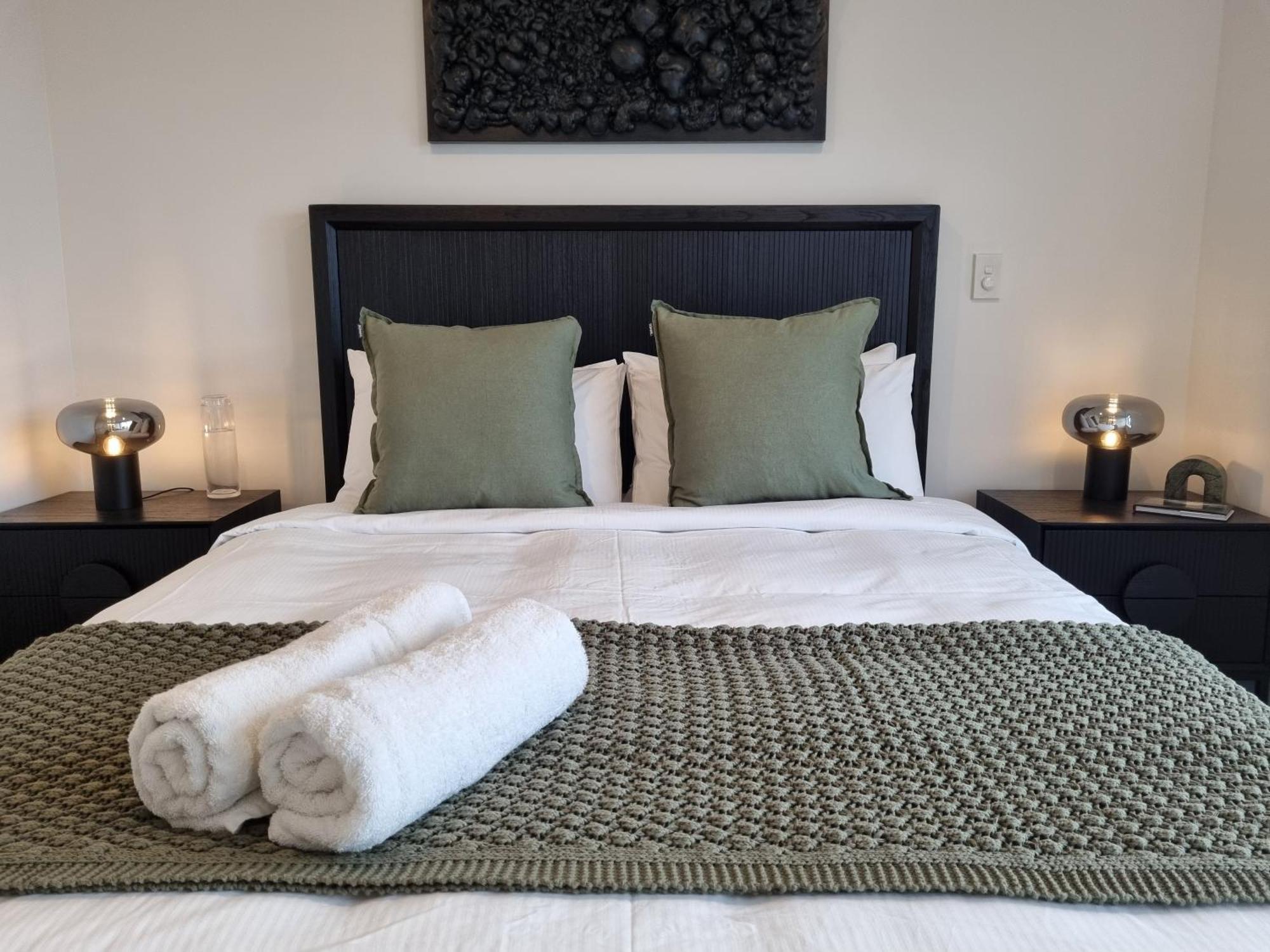 Cloud Nine Elegant Escape Awaits Apartment Christchurch Ngoại thất bức ảnh