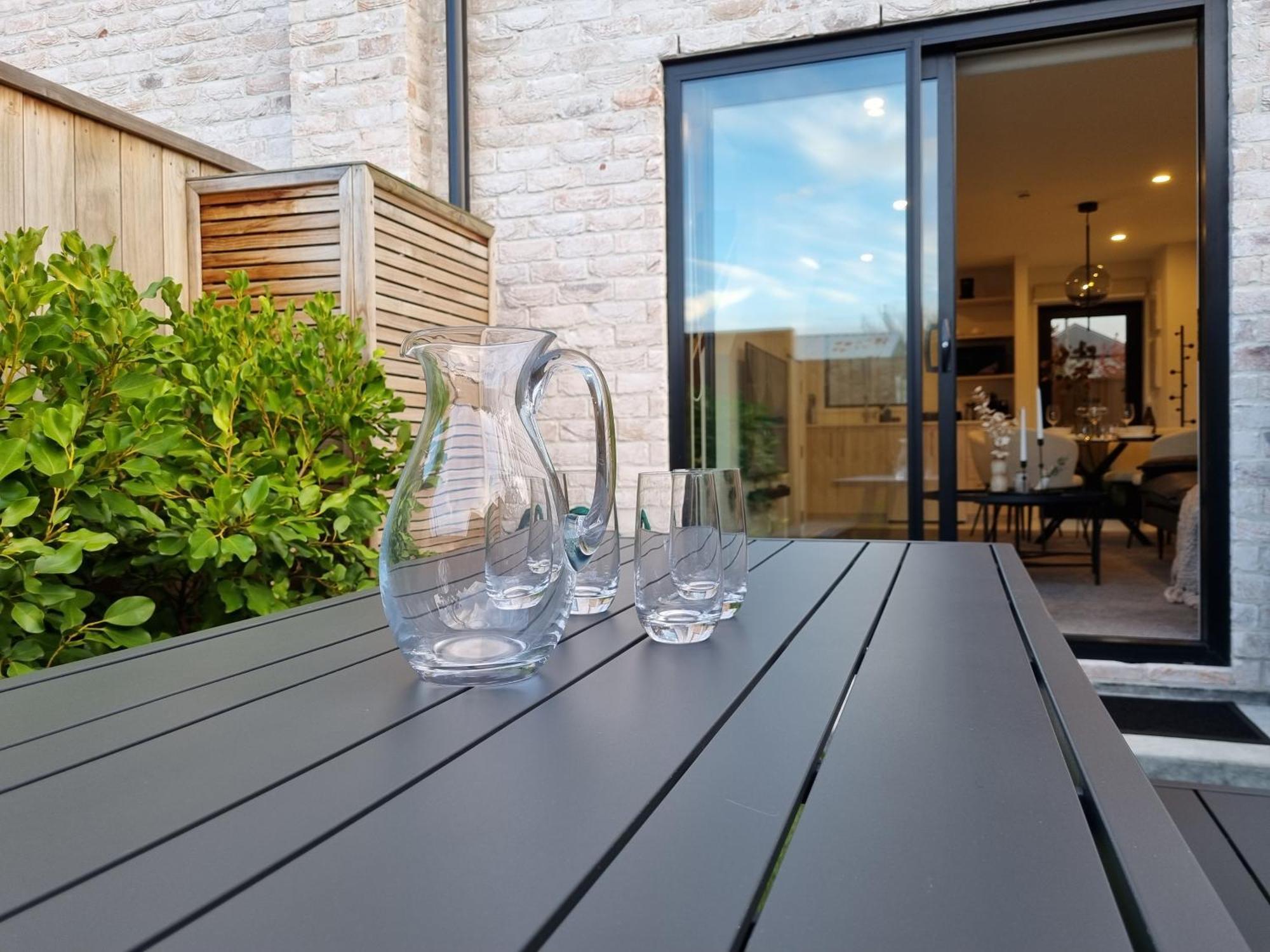 Cloud Nine Elegant Escape Awaits Apartment Christchurch Ngoại thất bức ảnh